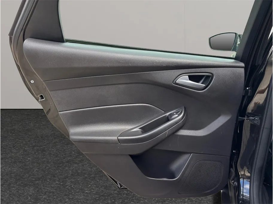 Ford Focus photo 29
