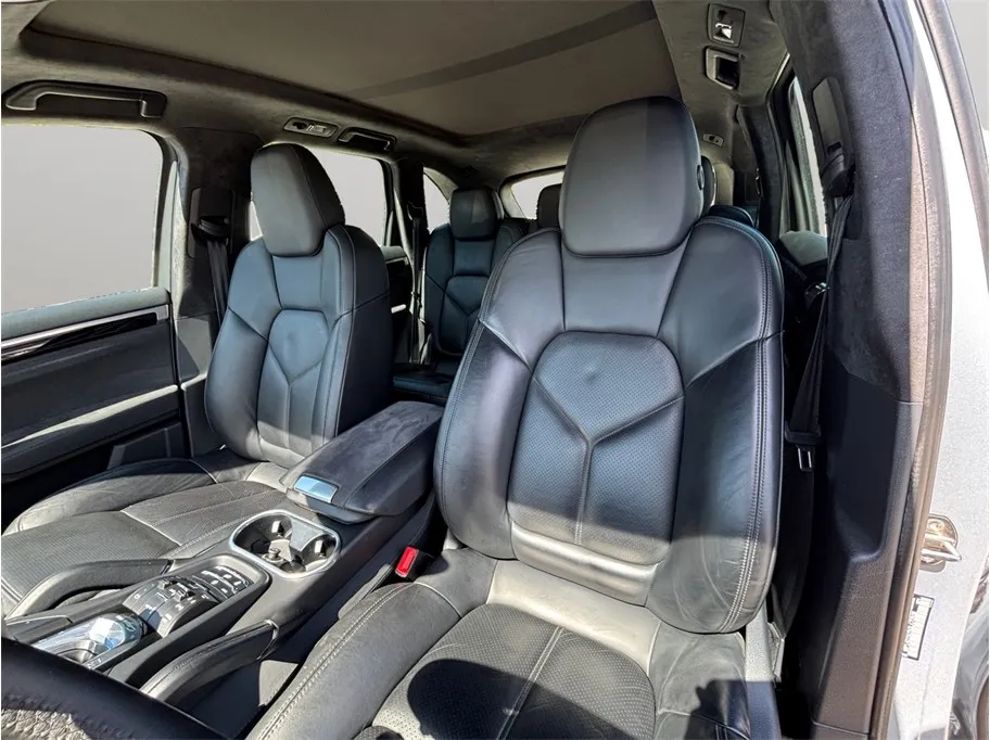Porsche Cayenne photo 16