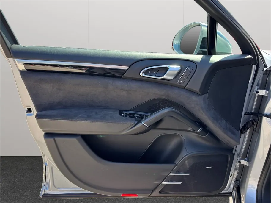 Porsche Cayenne photo 18