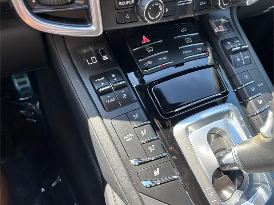Porsche Cayenne photo 27