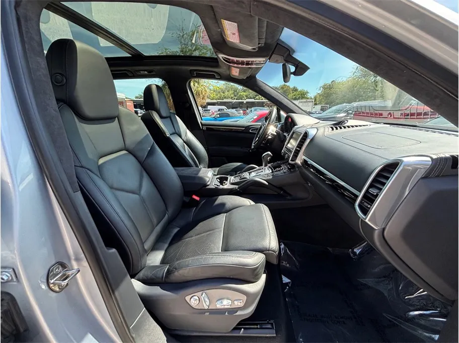 Porsche Cayenne photo 38