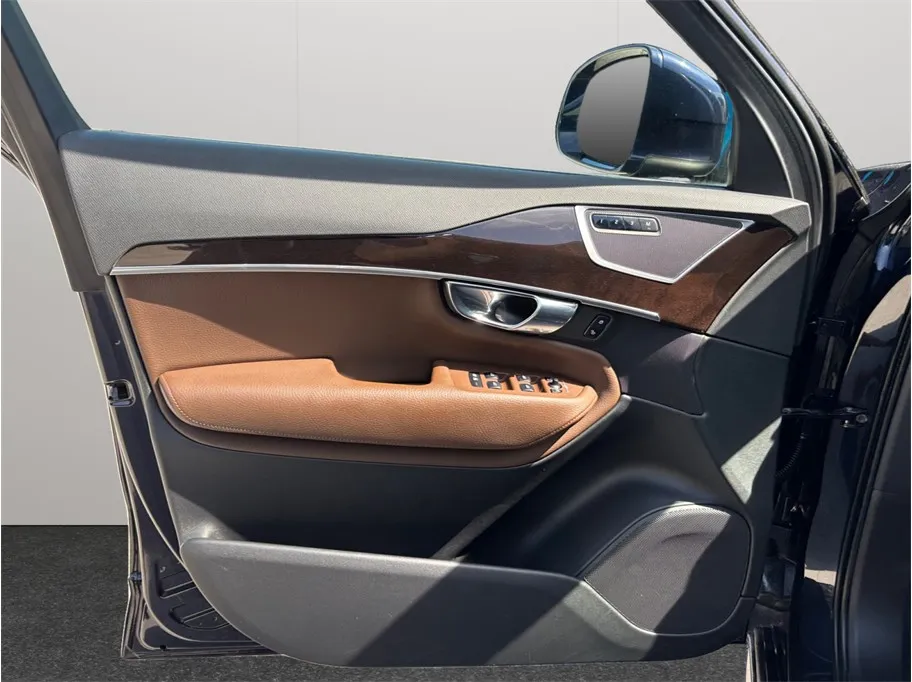 Volvo XC90 photo 22