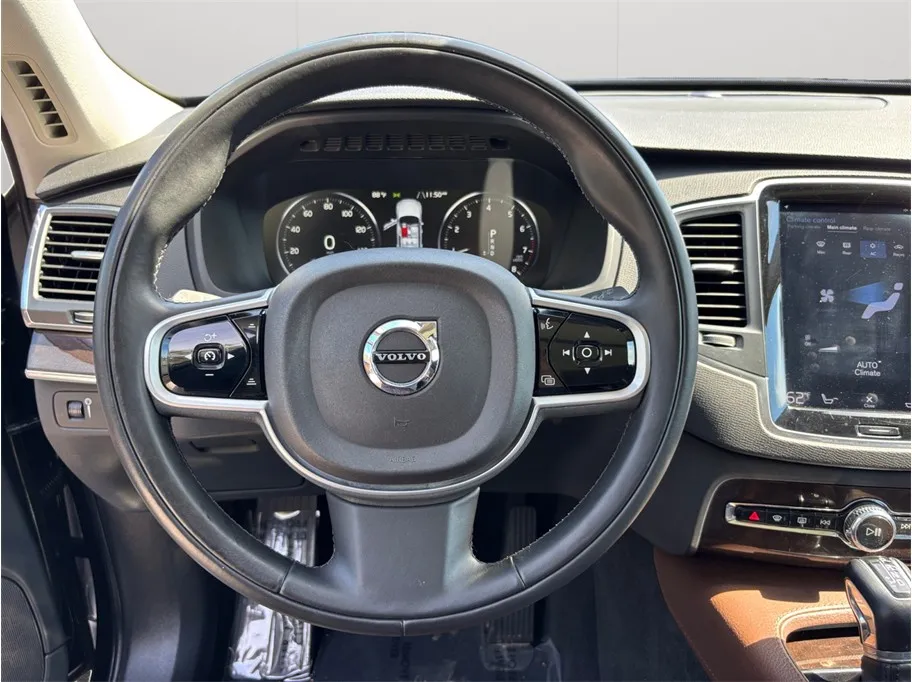 Volvo XC90 photo 26