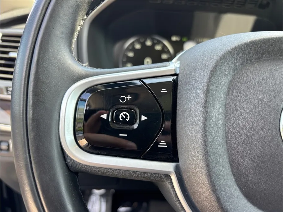 Volvo XC90 photo 27