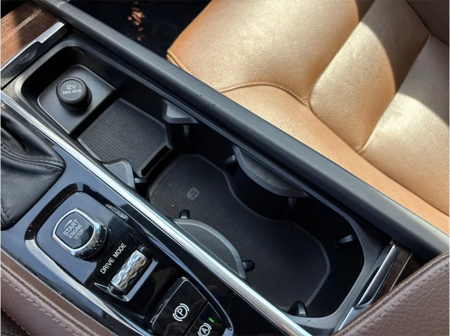 Volvo XC90 photo 36