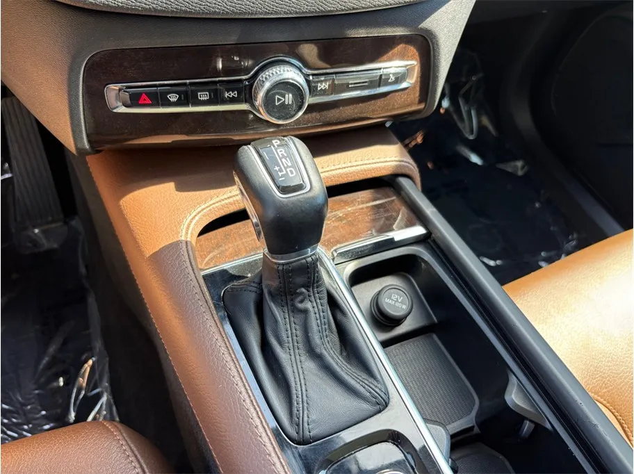 Volvo XC90 photo 37