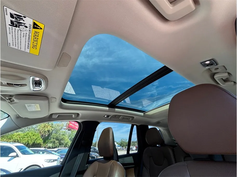 Volvo XC90 photo 38