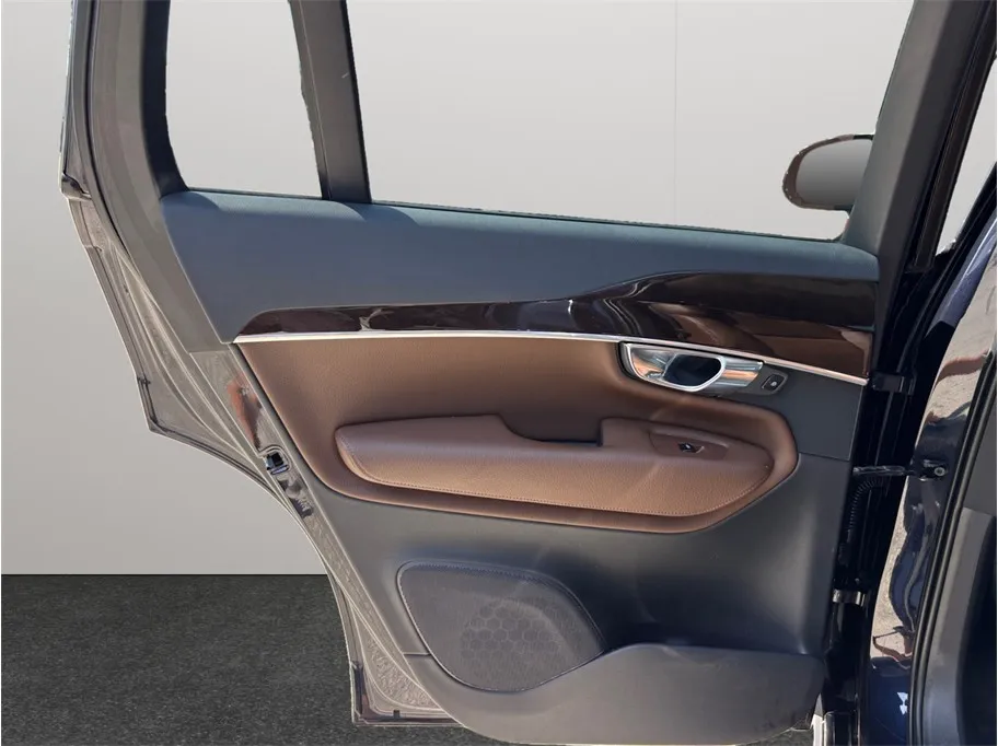 Volvo XC90 photo 40