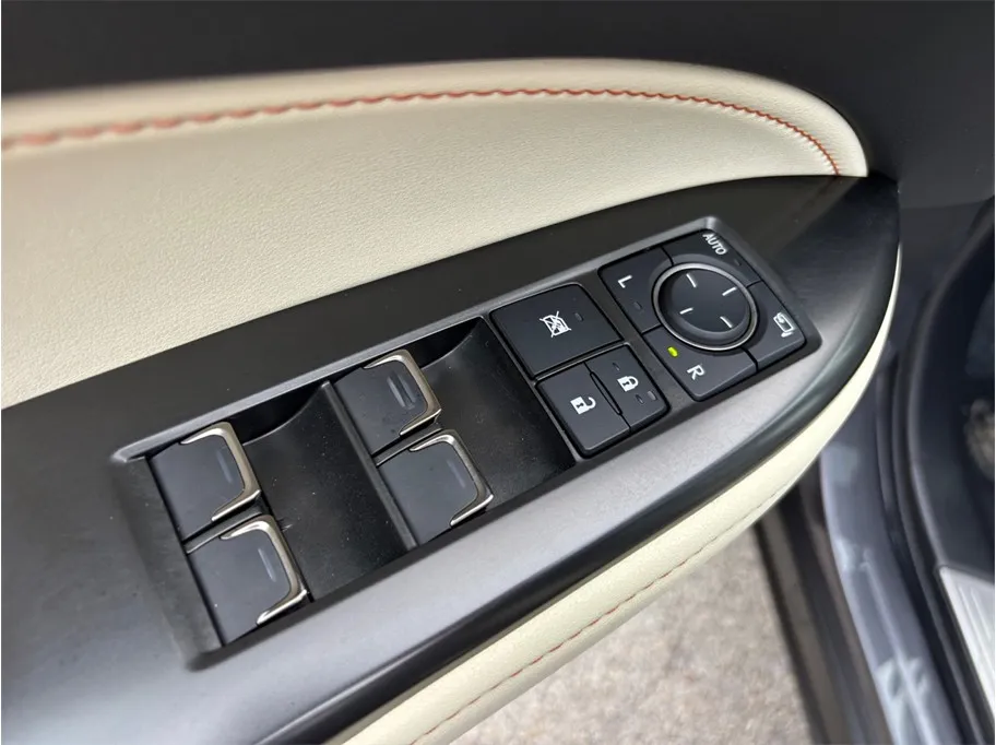 Lexus NX photo 20