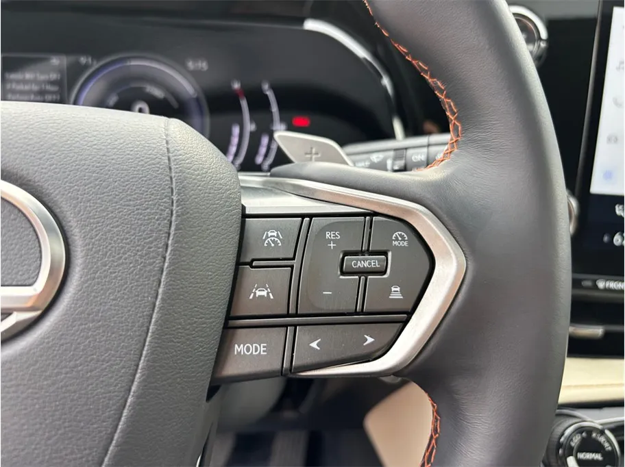 Lexus NX photo 24