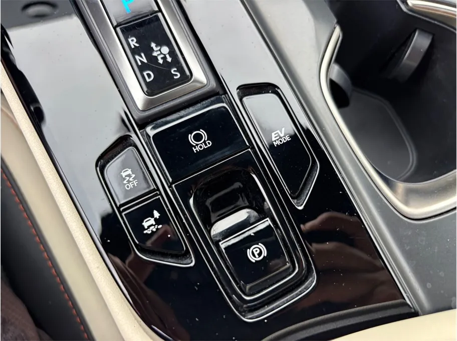 Lexus NX photo 32