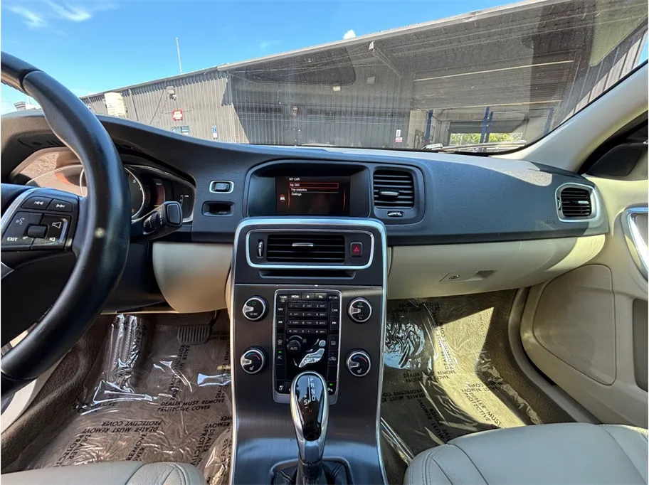 Volvo S60 photo 11