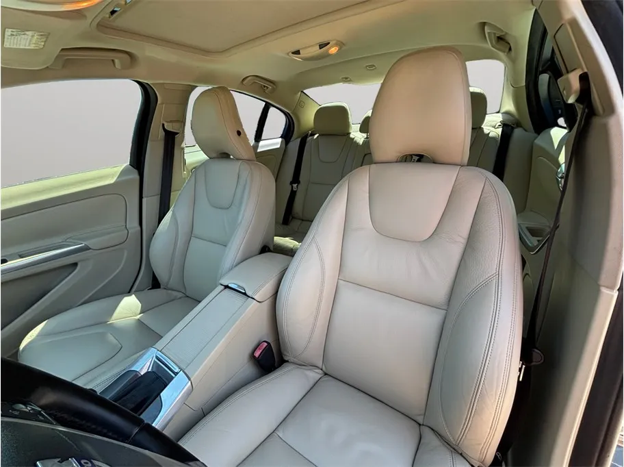 Volvo S60 photo 19