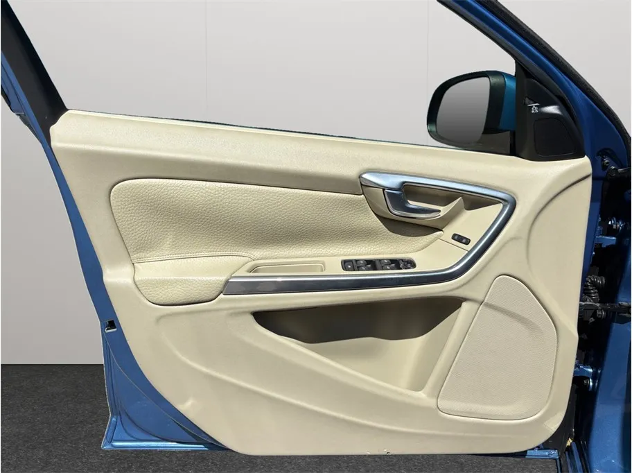 Volvo S60 photo 21