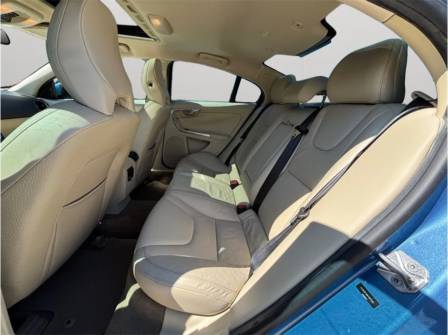 Volvo S60 photo 37