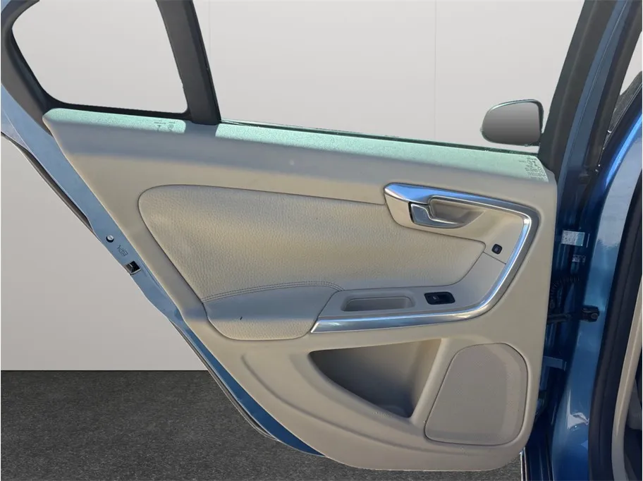Volvo S60 photo 38