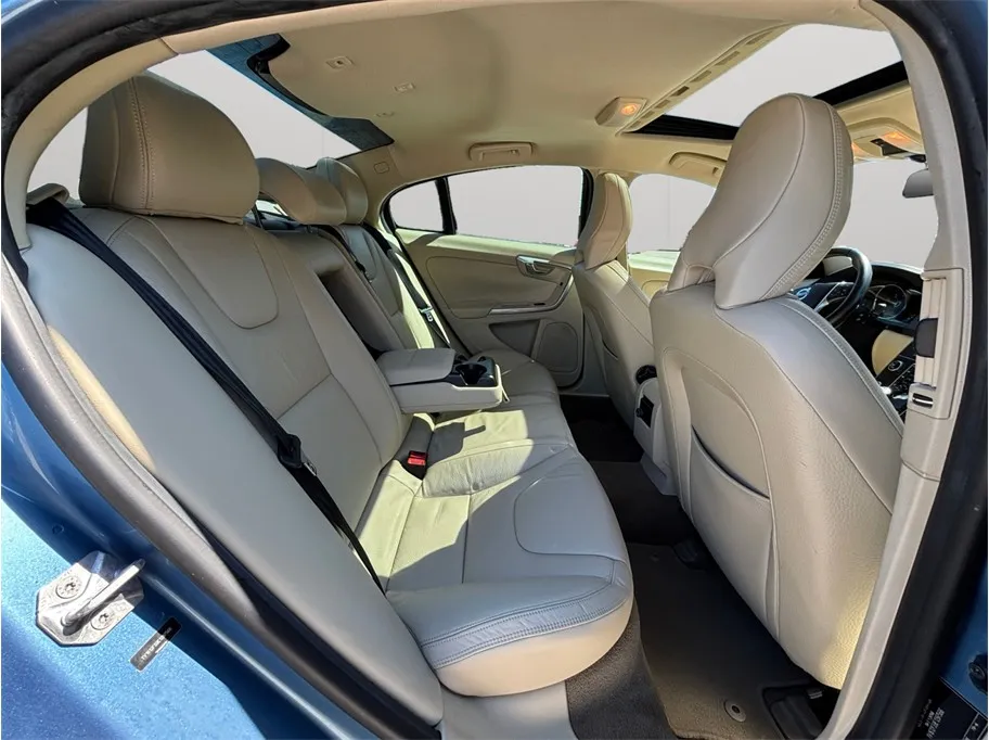 Volvo S60 photo 40