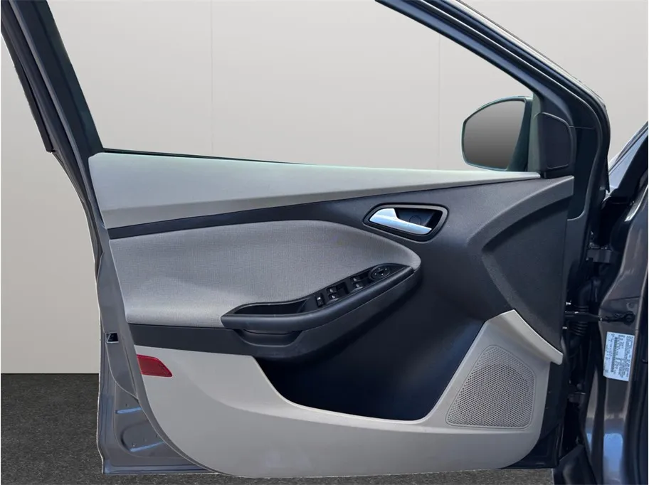 Ford Focus photo 16