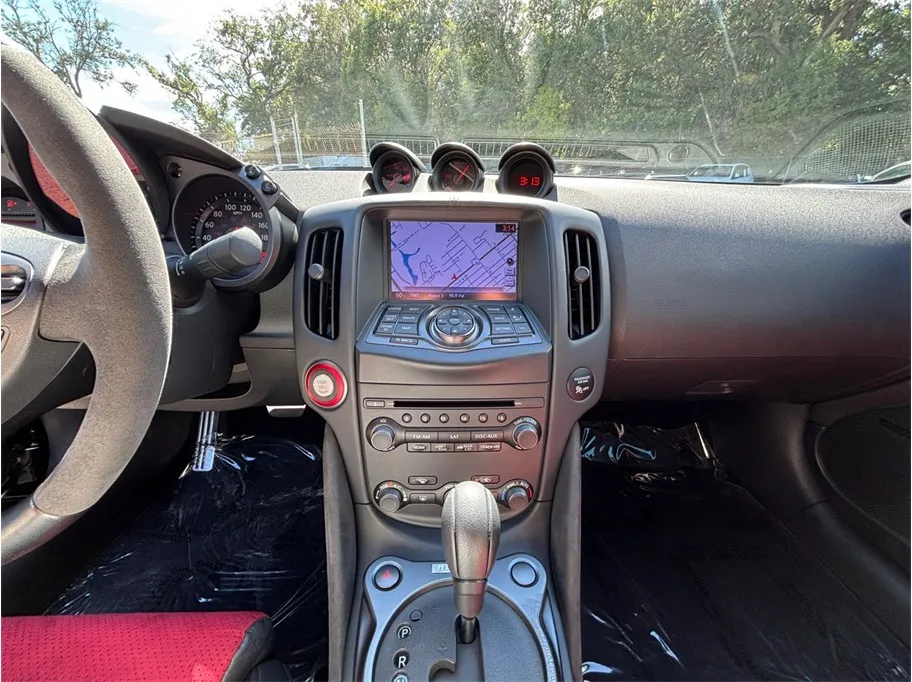 Nissan 370Z photo 11