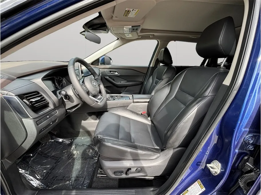 Nissan Rogue photo 2