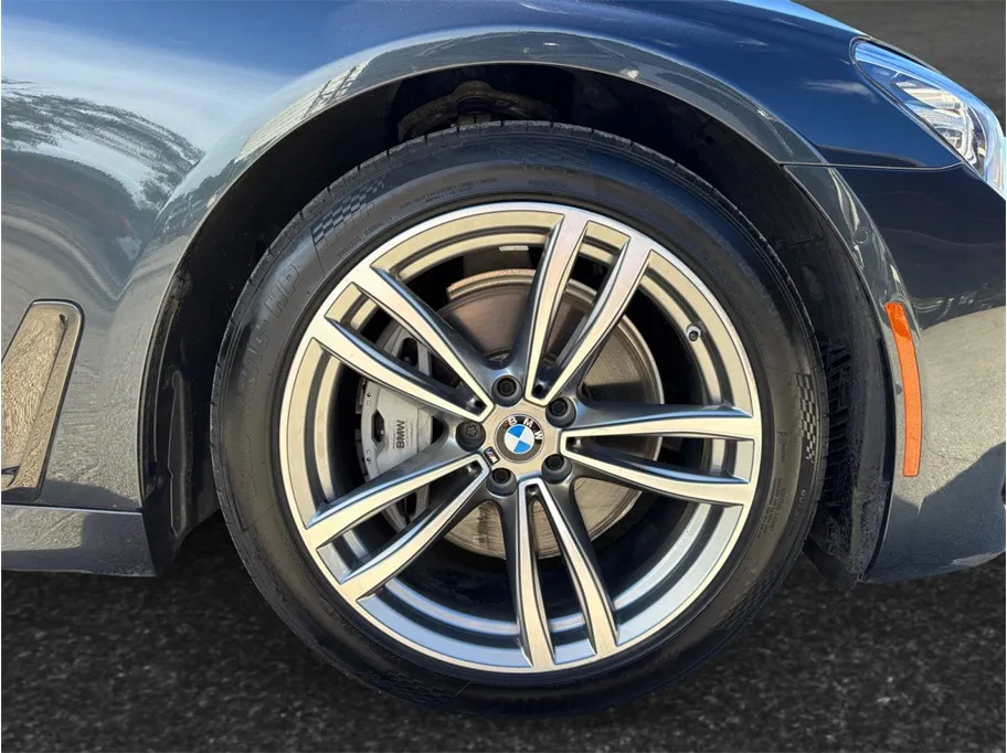 BMW 7 Series photo 13