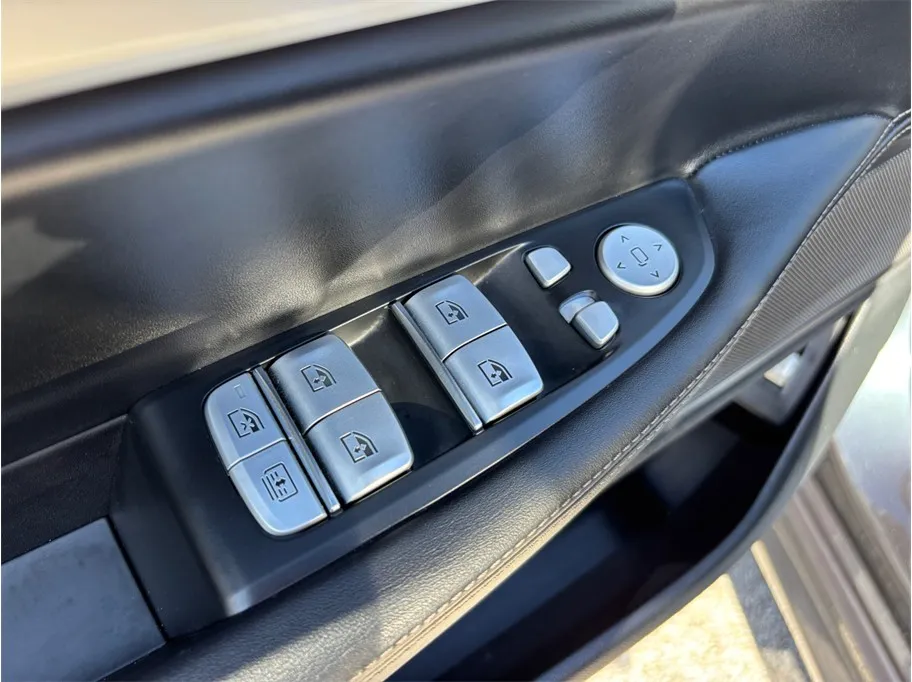 BMW 7 Series photo 23