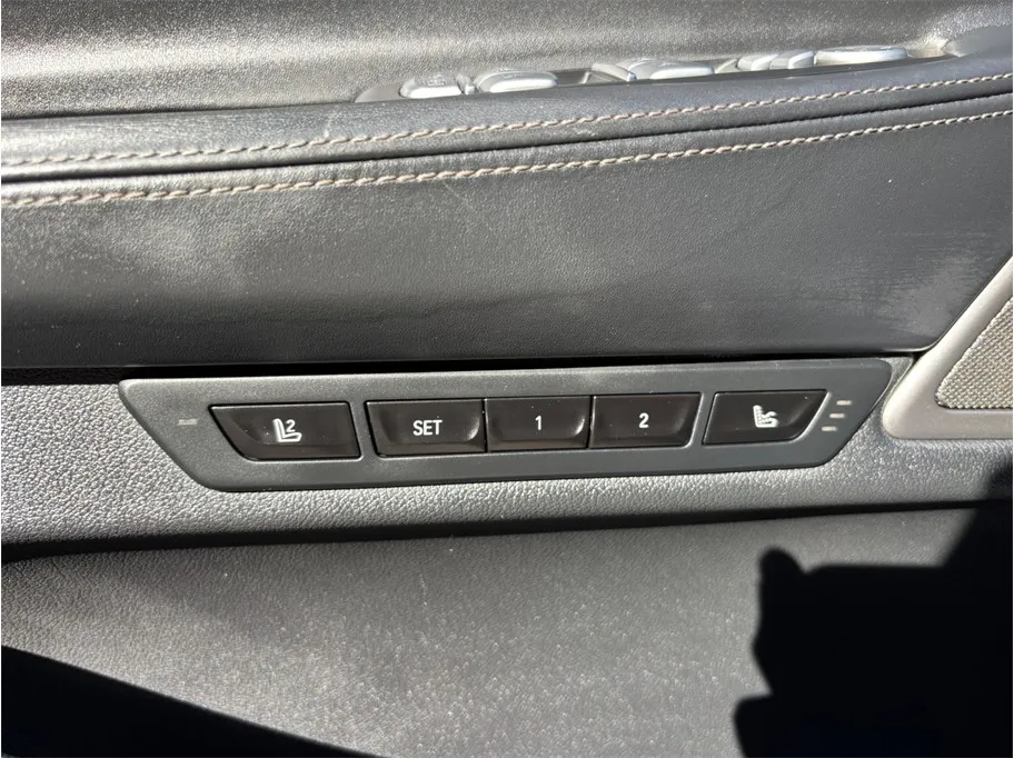 BMW 7 Series photo 24