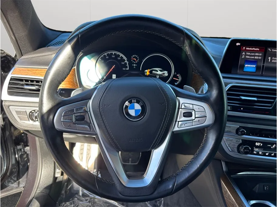 BMW 7 Series photo 27