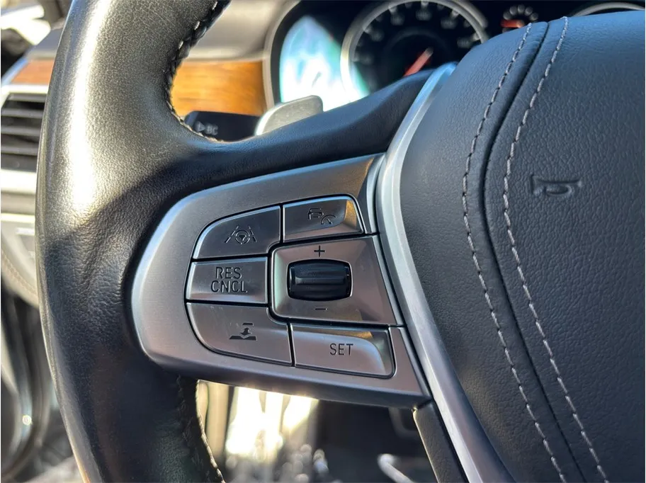 BMW 7 Series photo 28