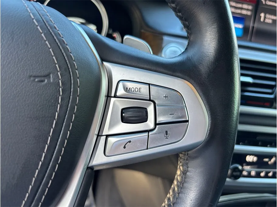 BMW 7 Series photo 29