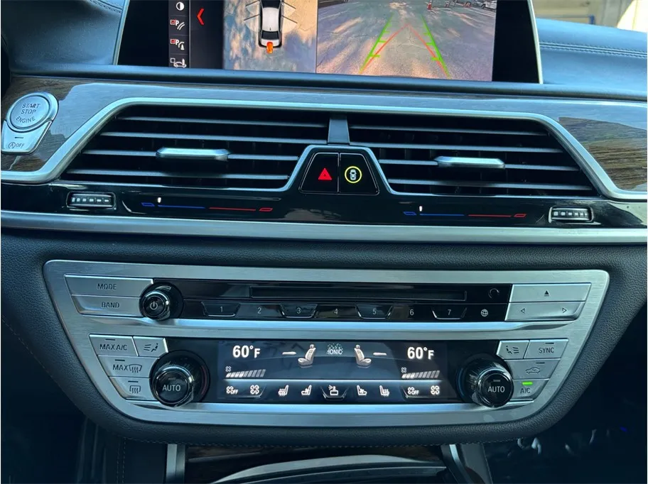 BMW 7 Series photo 34