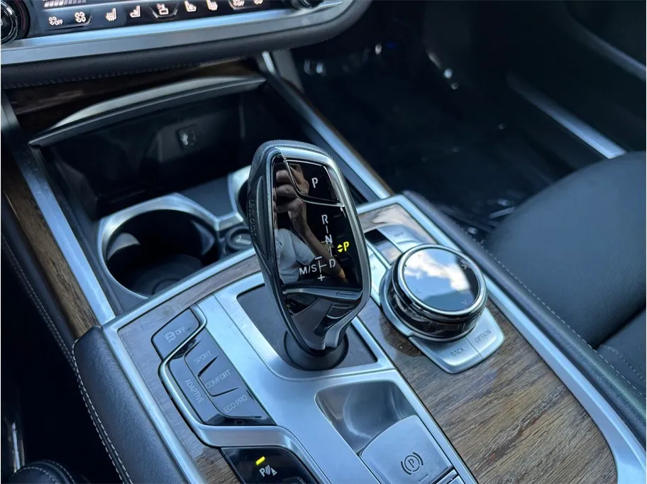 BMW 7 Series photo 37