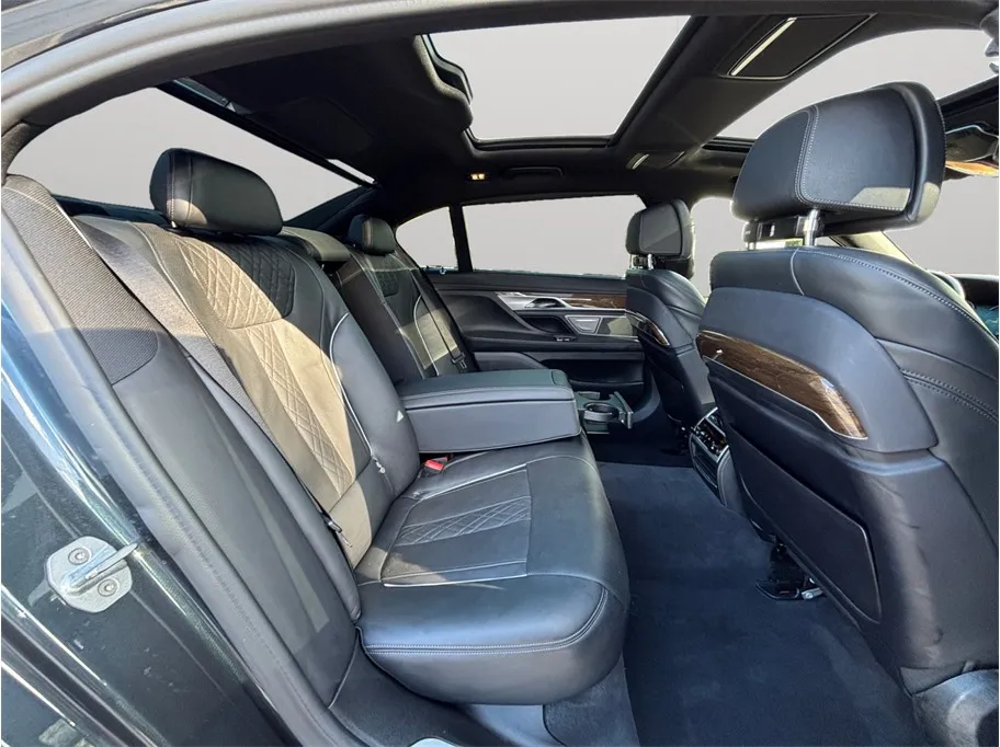 BMW 7 Series photo 44