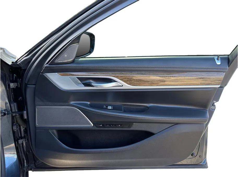 BMW 7 Series photo 47