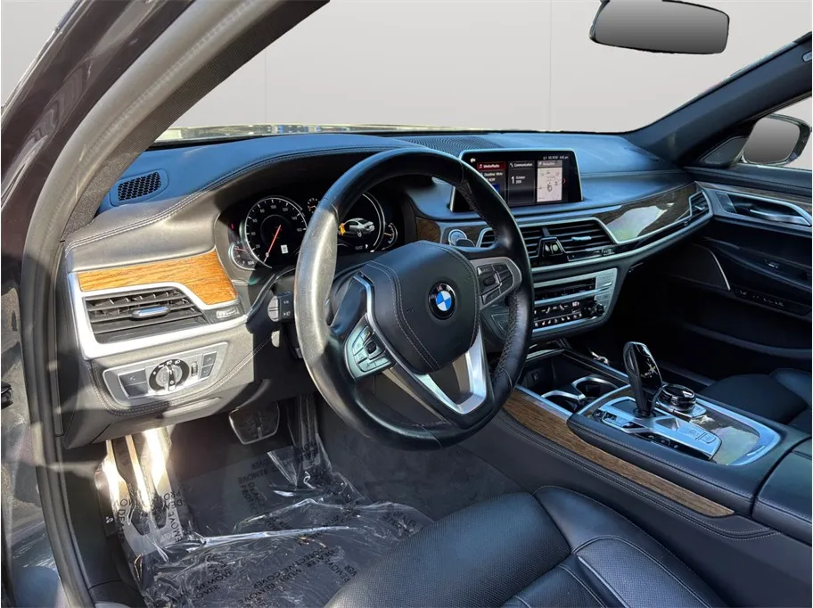 BMW 7 Series photo 6