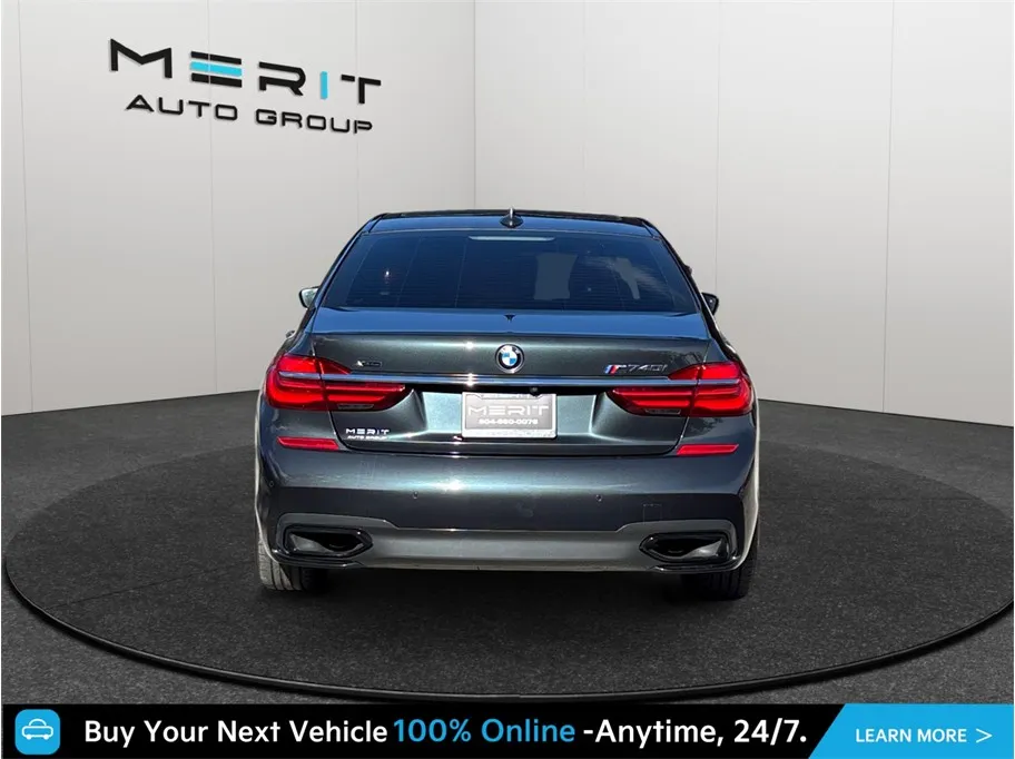 BMW 7 Series photo 8