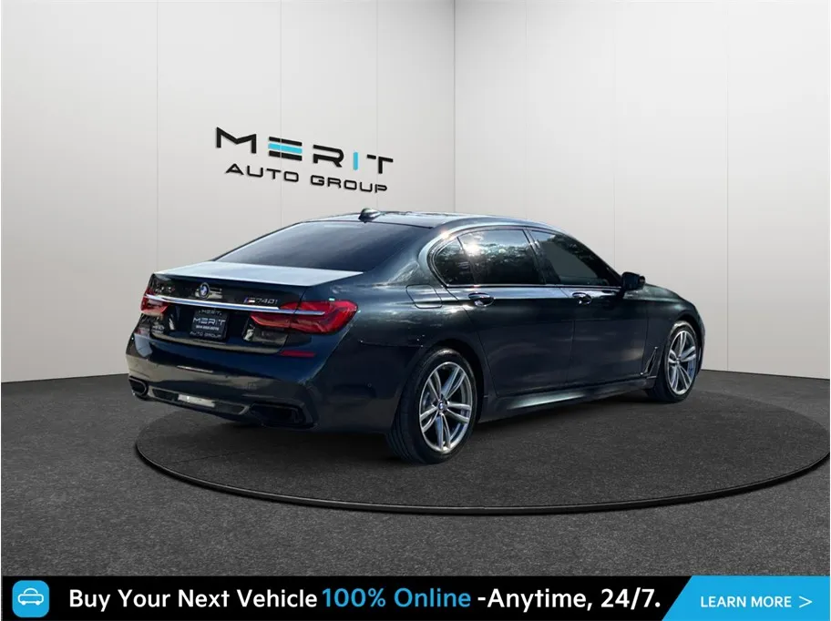 BMW 7 Series photo 9