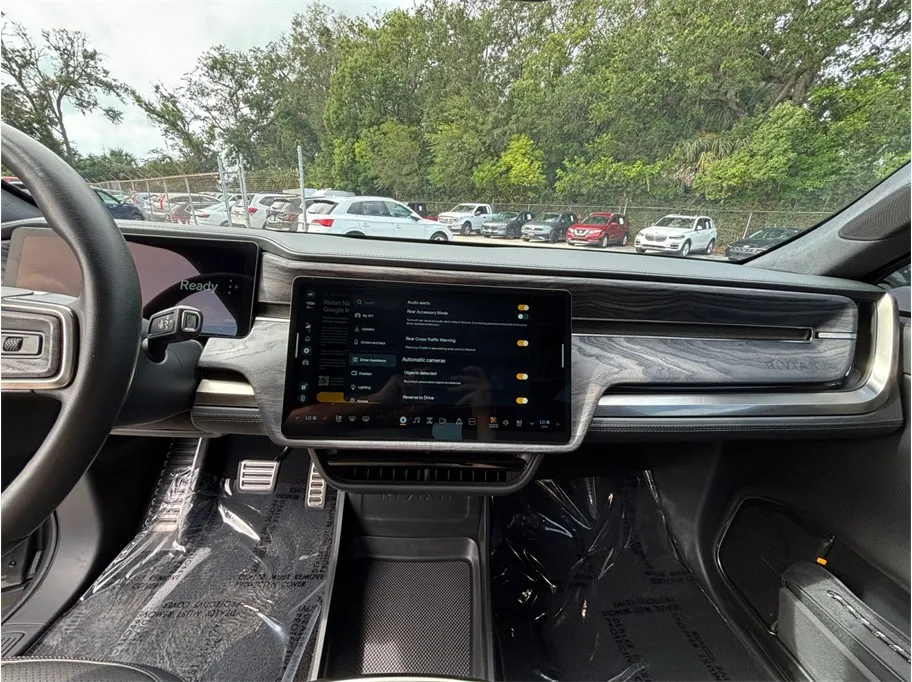 Rivian R1T photo 11