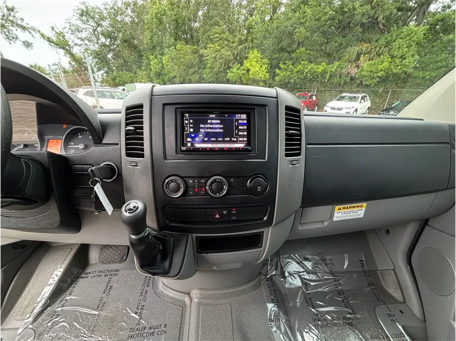 Mercedes-Benz Sprinter photo 11