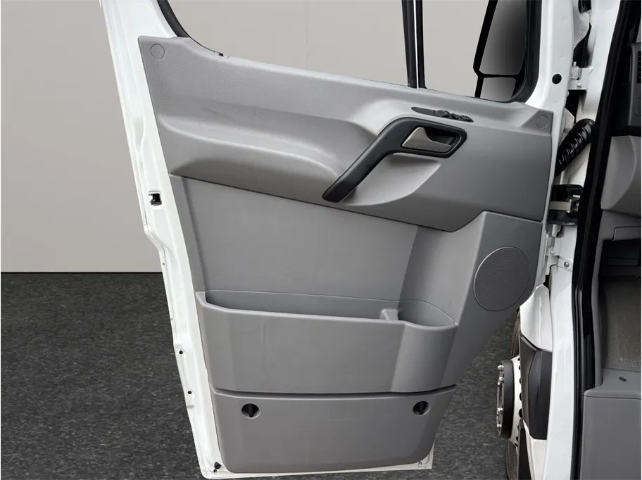 Mercedes-Benz Sprinter photo 17