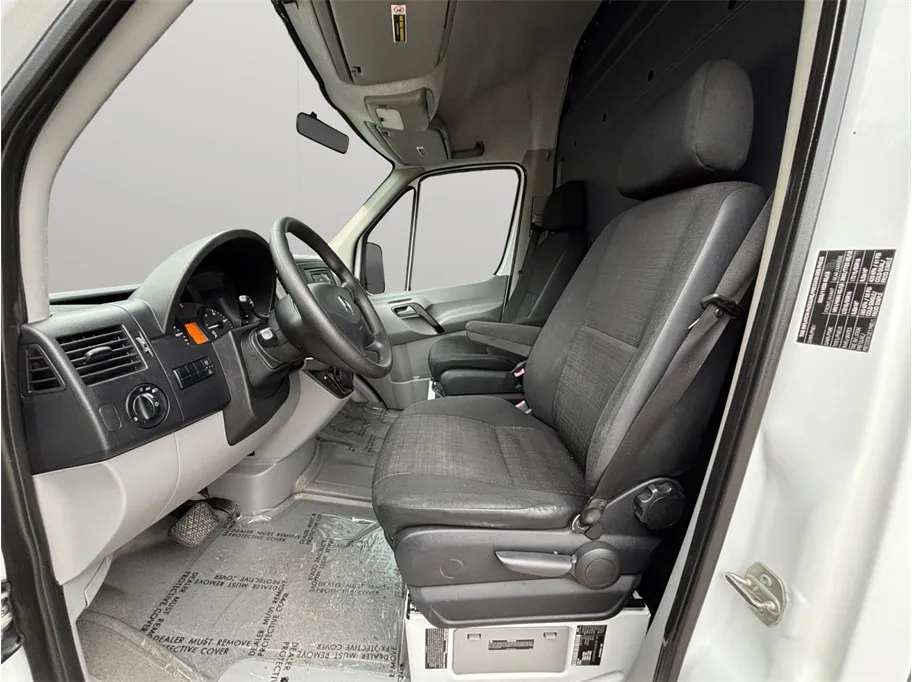 Mercedes-Benz Sprinter photo 2