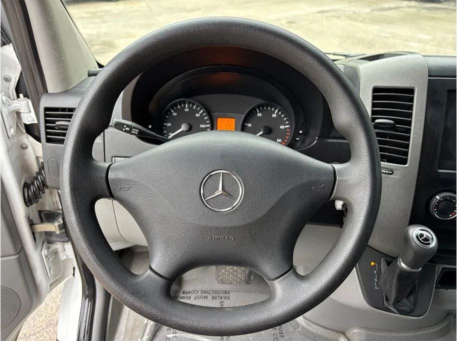 Mercedes-Benz Sprinter photo 20