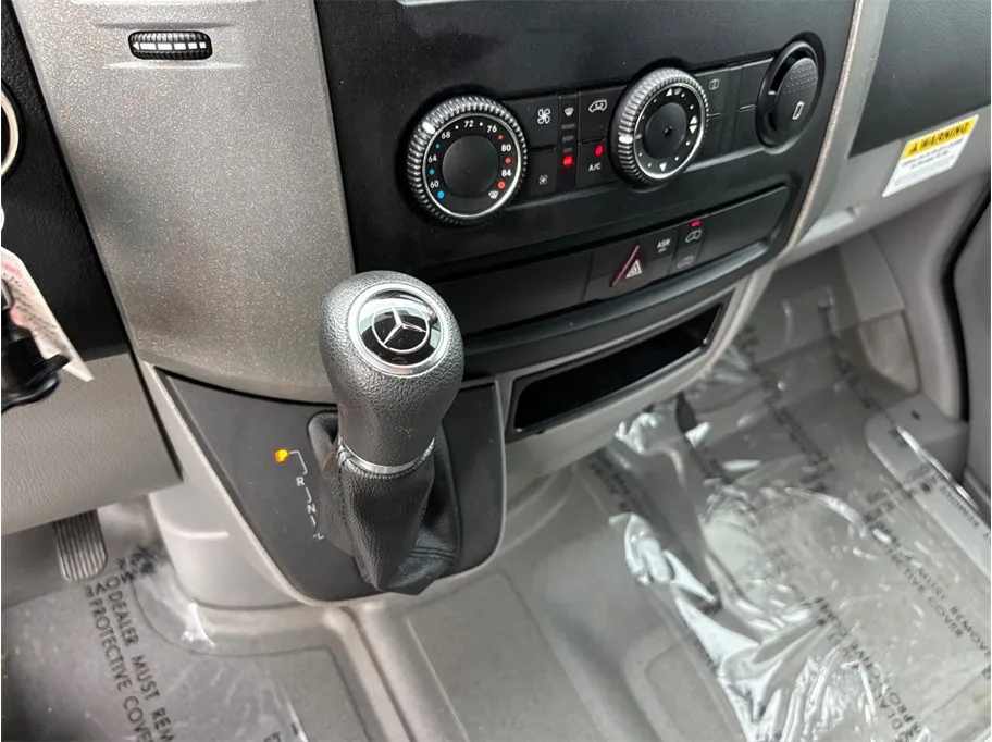 Mercedes-Benz Sprinter photo 26