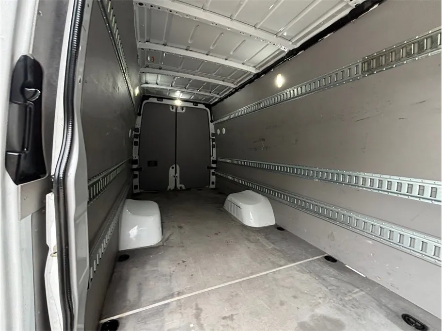 Mercedes-Benz Sprinter photo 27