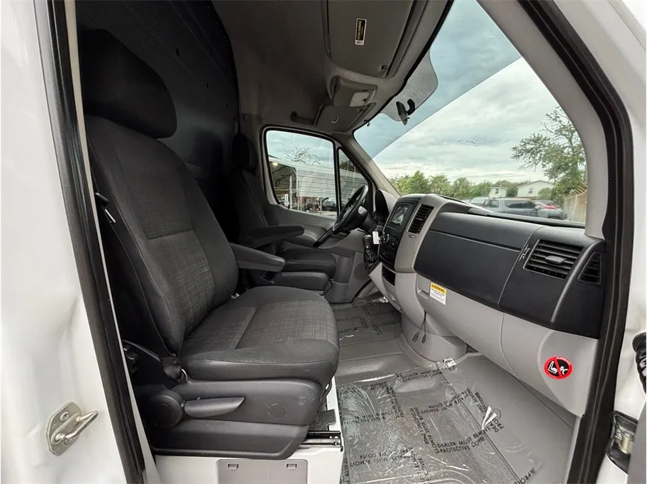 Mercedes-Benz Sprinter photo 29