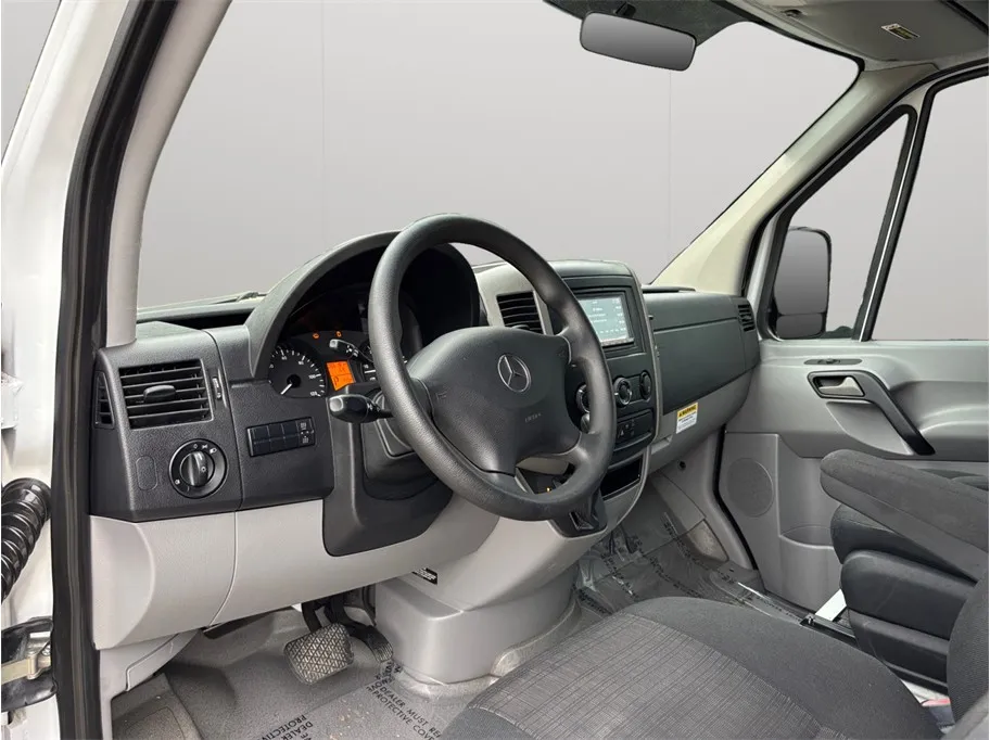 Mercedes-Benz Sprinter photo 6