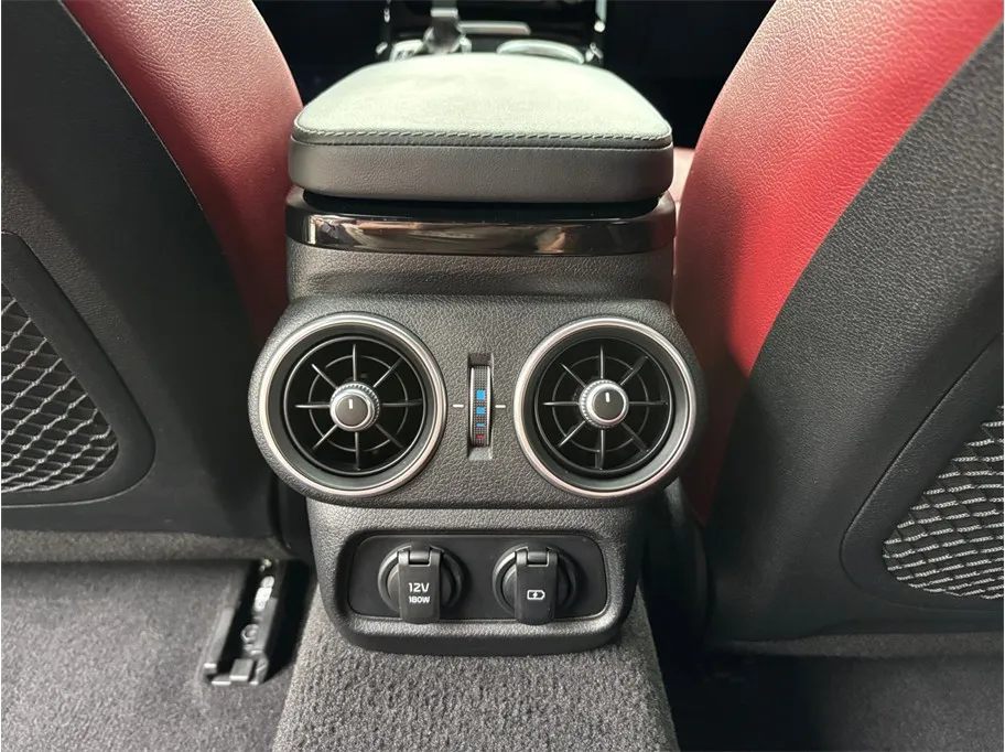 Kia Stinger photo 42