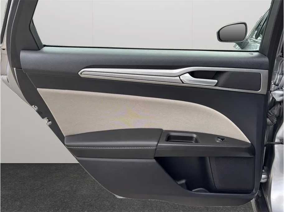Ford Fusion photo 31