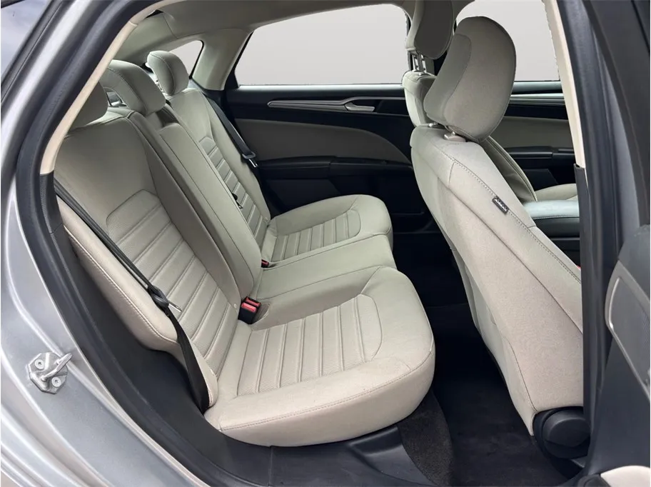 Ford Fusion photo 32