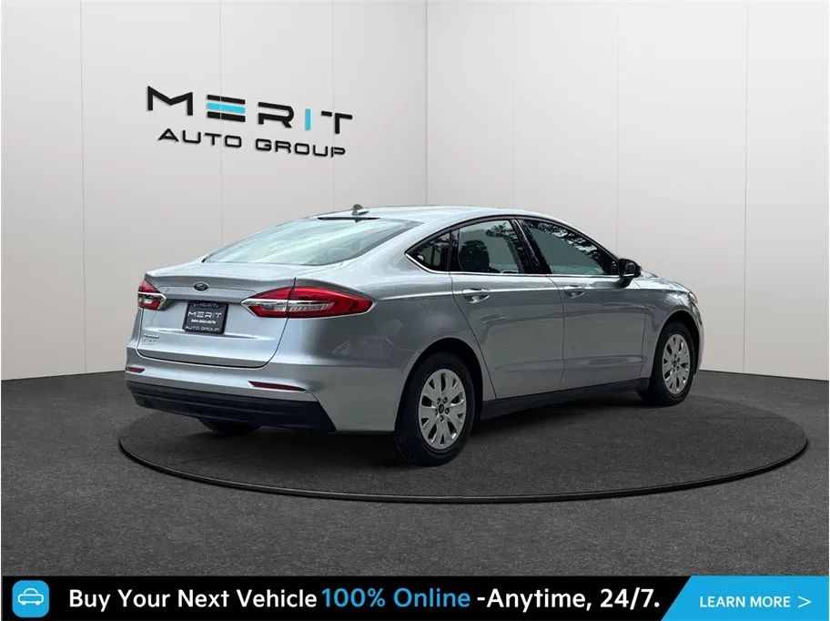 Ford Fusion photo 9